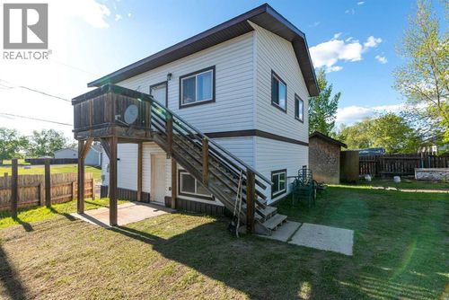 18 3rd Ave Se, Marshall, SK, S0M0G2 | Card Image