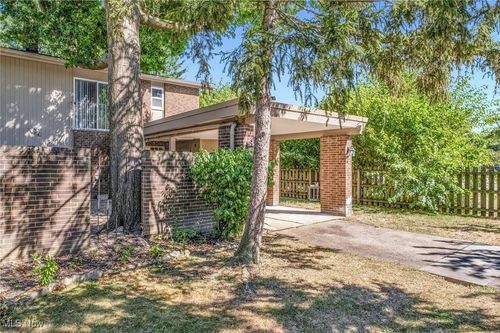 9459-9459 Central Park Blvd, Olmsted Falls, OH, 44138-2621 | Card Image