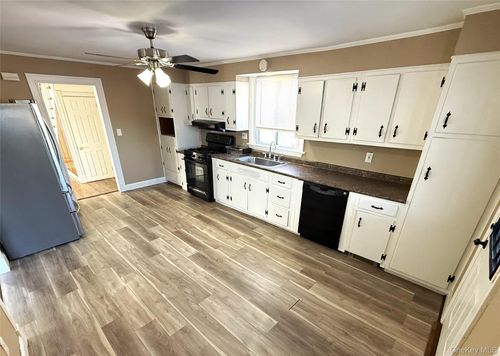 14 Lake St, Highland Fls, NY, 10928-2012 | Card Image