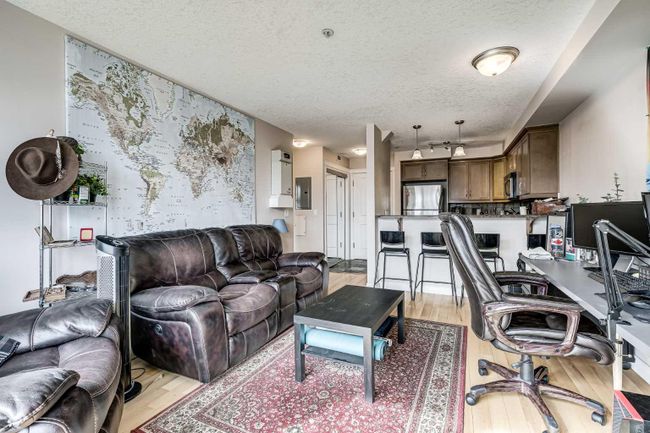304 - 725 4 Street Ne, Home with 1 bedrooms, 1 bathrooms and 1 parking in Calgary AB | Image 3