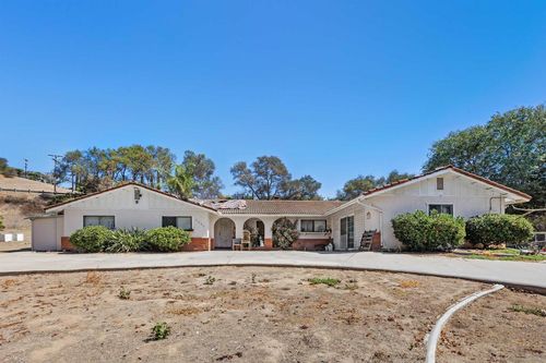 3950 Hellers Bnd, Fallbrook, CA, 92028-8931 | Card Image