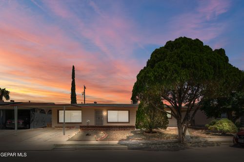 284 Pecos St, El Paso, TX, 79905-4804 | Card Image