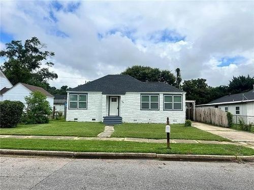 1304 N Cloverleaf Cir, Mobile, AL, 36605-1625 | Card Image