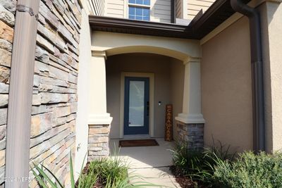 Nice front door and porch area | Image 2