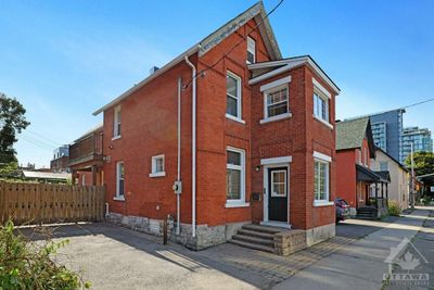 290 Lyon St N, House other with 3 bedrooms, 3 bathrooms and 2 parking in Ottawa ON | Image 2