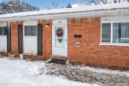 109 N Corbin St, Holly, MI, 48442-1432 | Card Image