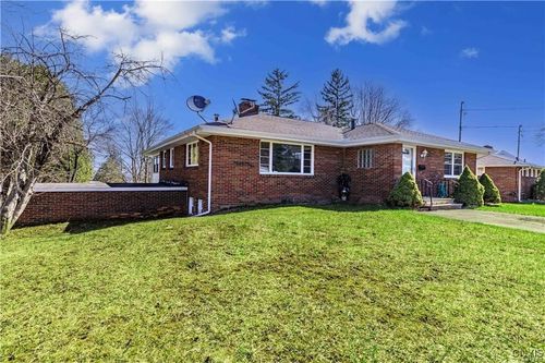 101 Terrace Cir, Syracuse, NY, 13214-1231 | Card Image