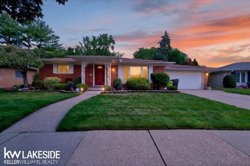 19427 Candlelight St, Roseville, MI, 48066-1222 | Card Image