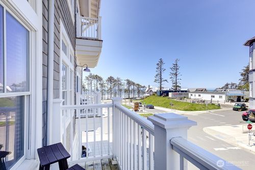 b-204 Market St, Pacific Beach, WA, 98571 | Card Image