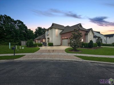 8633 Carriage Court Dr, House other with 4 bedrooms, 2 bathrooms and null parking in Baton Rouge LA | Image 1