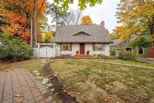 680 Shore Dr, Bedford, NS, B4A2E1 | Card Image