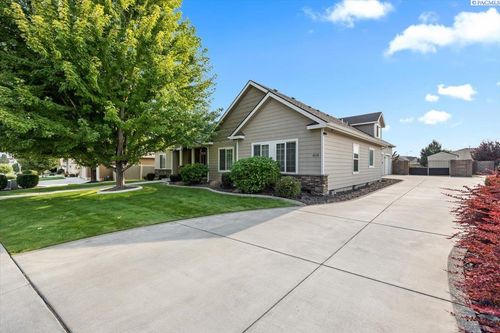 404 S Georgia St, Kennewick, WA, 99336-9479 | Card Image
