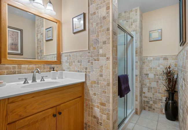 Guest Bathroom | Image 11