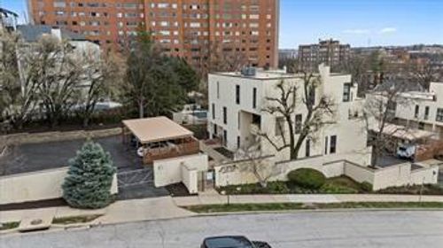 4557 Walnut St, Kansas City, MO, 64111-7706 | Card Image
