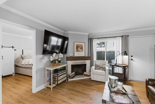 8368 Via Sonoma, La Jolla, CA, 92037-0811 | Card Image