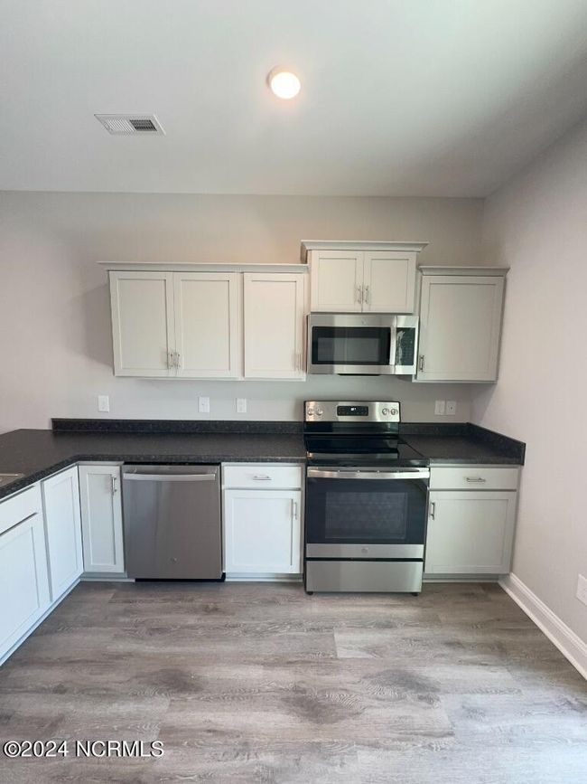 607 Jacks Crossing Dr, Townhouse with 2 bedrooms, 3 bathrooms and null parking in Hubert NC | Image 4