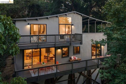 433 Capricorn Ave, Oakland, CA, 94611-2057 | Card Image