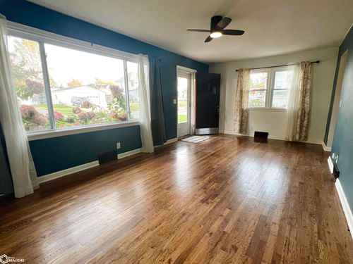 305 S 5th Ave E, Newton, IA, 50208-4719 | Card Image