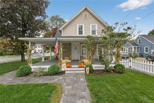 352 Church Ave, Warwick, RI, 02889-3263 | Card Image