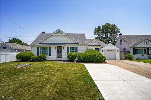 328 Valleyview Ave Nw, Canton, OH, 44708-5445 | Card Image