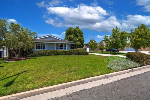 5591 Kenwood Ave, Buena Park, CA, 90621-1548 | Card Image