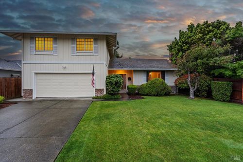 812 Marguerite Way, Petaluma, CA, 94954-4536 | Card Image