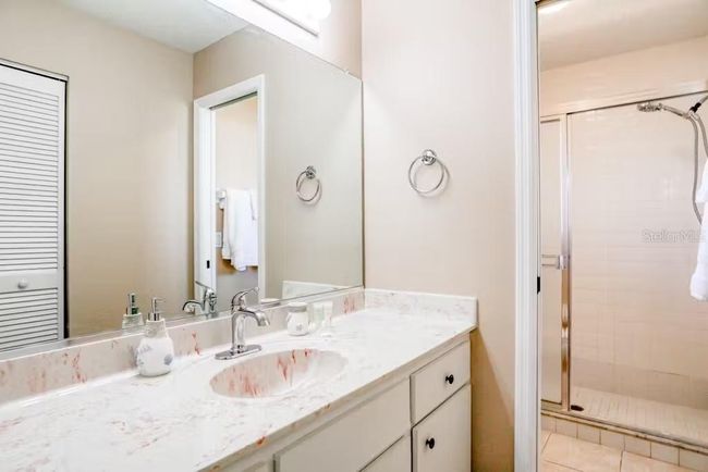 Large Vanity | Image 19