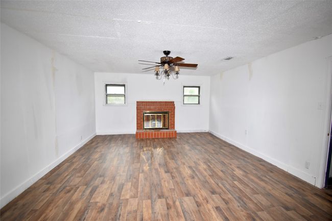 1511 S High St, House other with 3 bedrooms, 2 bathrooms and null parking in Brady TX | Image 6