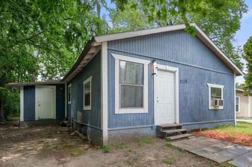 2118 W 12th Ave, Corsicana, TX, 75110-5910 | Card Image