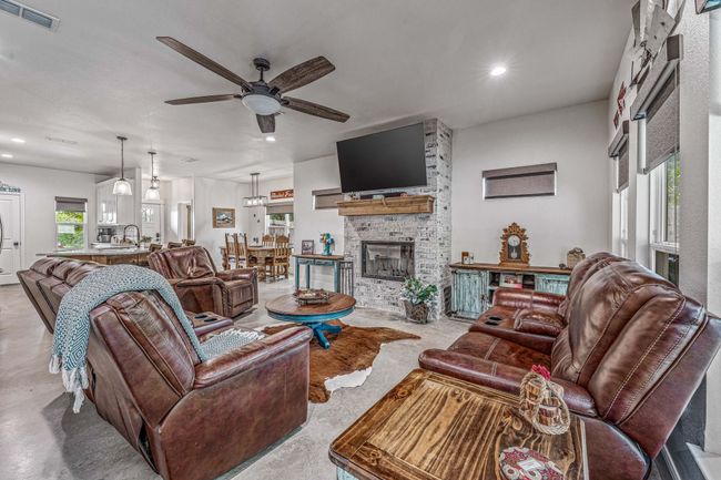 242 Little Tree, House other with 3 bedrooms, 3 bathrooms and null parking in Tolar TX | Image 14