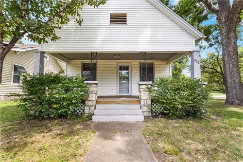 302 Pacific Ave, Osawatomie, KS, 66064-1152 | Card Image