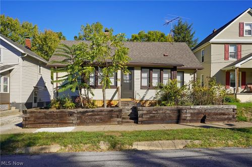 1237 Mcintosh Ave, Akron, OH, 44314-1655 | Card Image