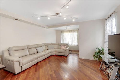 1651 W 11th St, Brooklyn, NY, 11223-1139 | Card Image