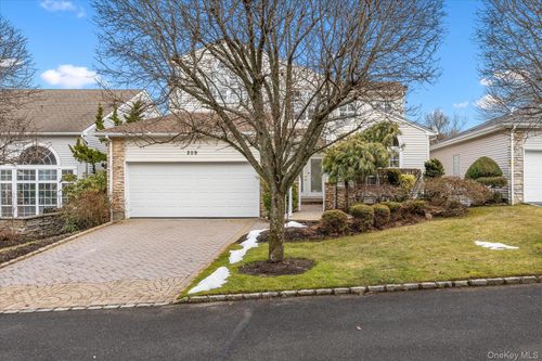 209 Windwatch Dr, Hauppauge, NY, 11788-3356 | Card Image