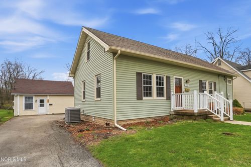 859 Walnut St, Perrysburg, OH, 43551-1657 | Card Image