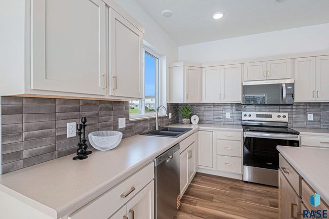 5401 S Teskey Pl, Townhouse with 3 bedrooms, 3 bathrooms and null parking in Sioux Falls SD | Image 5