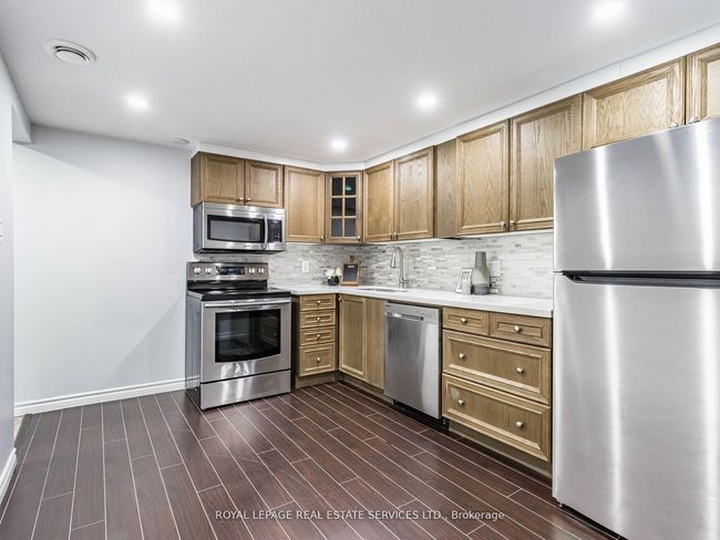 231 Elizabeth St S, House other with 6 bedrooms, 5 bathrooms and 4 parking in Brampton ON | Image 28