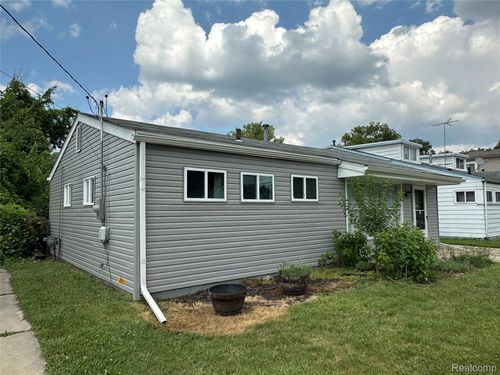 1615 E Greig Ave, Madison Heights, MI, 48071-4908 | Card Image