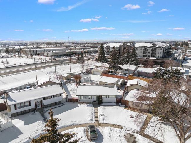60 Pensacola Close Se, Home with 4 bedrooms, 2 bathrooms and 6 parking in Calgary AB | Image 3