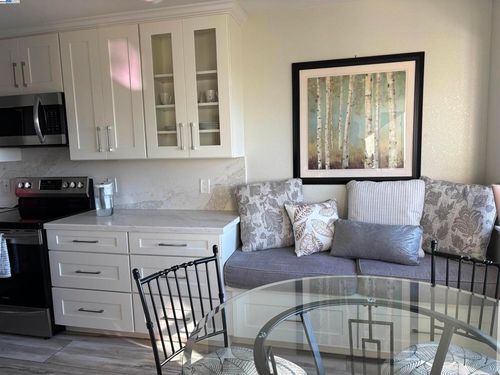 apt-206-21109 Gary Dr, Hayward, CA, 94546-6128 | Card Image