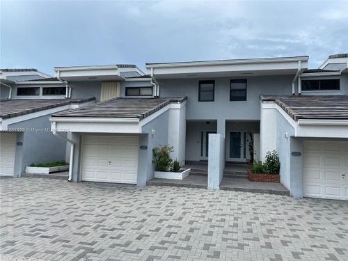 401-231 Poinciana Dr, Sunny Isles Beach, FL, 33160-4521 | Card Image