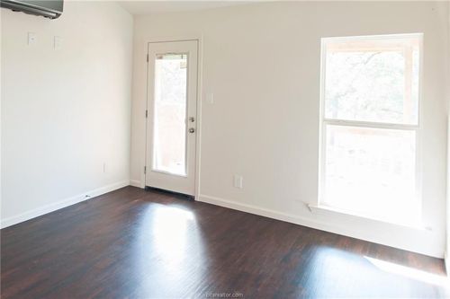 10326 N Dowling Rd, College Station, TX, 77845-9108 | Card Image