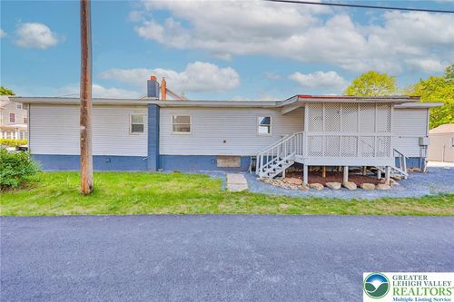 237 White St, Weissport, PA, 18235-2237 | Card Image
