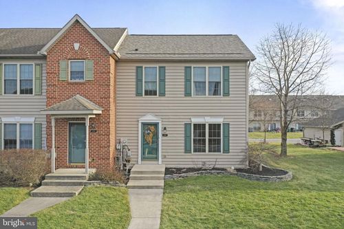 1976 Ashley Dr, CHAMBERSBURG, PA, 17201-3908 | Card Image