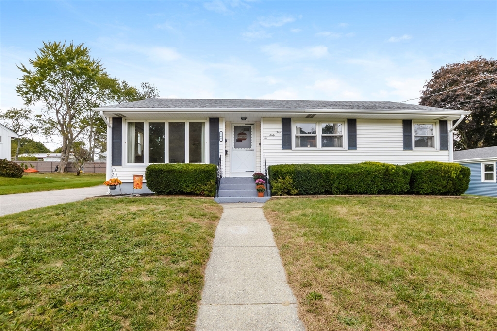 Lepes Rd, Somerset, MA 02726