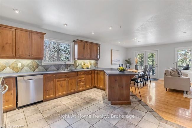 47 Morton Ave, House other with 4 bedrooms, 2 bathrooms and 4 parking in Dundas ON | Image 18