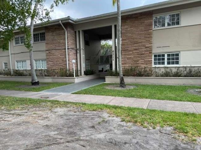 C12 - 6511 Santona St, Condo with 2 bedrooms, 2 bathrooms and null parking in Coral Gables FL | Image 1