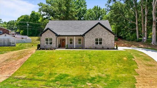 2410 Sedalia Dr, Clemmons, NC, 27012-9256 | Card Image
