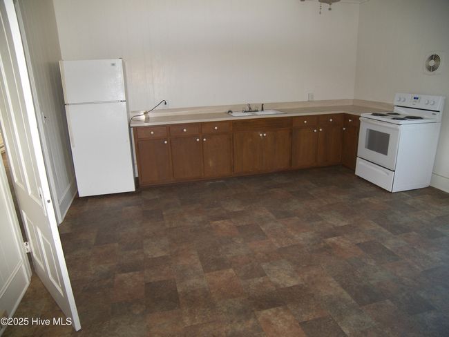 223 E Railroad St, Home with 2 bedrooms, 2 bathrooms and null parking in Spring Hope NC | Image 7