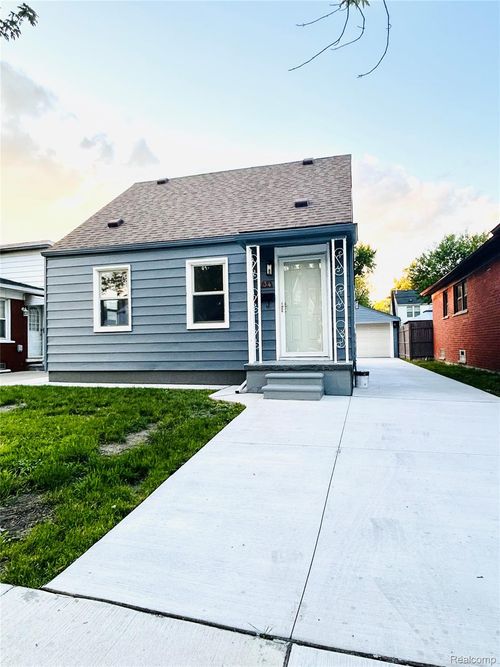 734 Highland St, Wyandotte, MI, 48192-2432 | Card Image